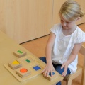MASTERKIDZ TABLICA SORTER SENSORYCZNY KSZTAŁTY I KOLORY MK09395