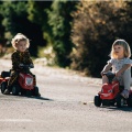 FALK JEŹDZIK TRAKTOREK BABY MAC CORMICK CZERWONY Z PRZYCZEPKĄ + AKCESORIA 220C