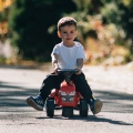FALK JEŹDZIK TRAKTOREK BABY MASSEY FERGUSON CZERWONY Z PRZYCZEPKĄ + AKCESORIA 241C