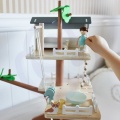 CLASSIC WORLD DREWNIANY DOMEK NA DRZEWIE DLA LALEK 31EL. CW50566
